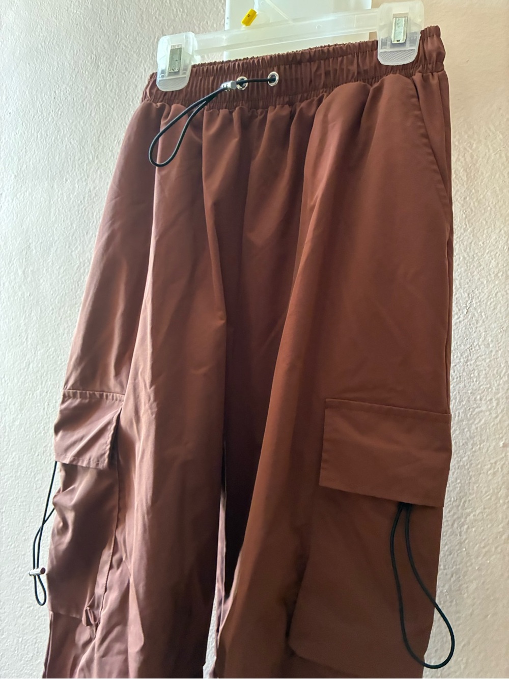 Women,s Cargo Drawstring Pants in Brown
